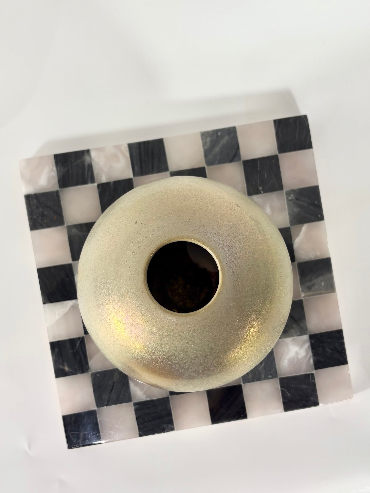 Signierte Vase in gold, design by Joke Stroes für Mobach Utrecht Holland