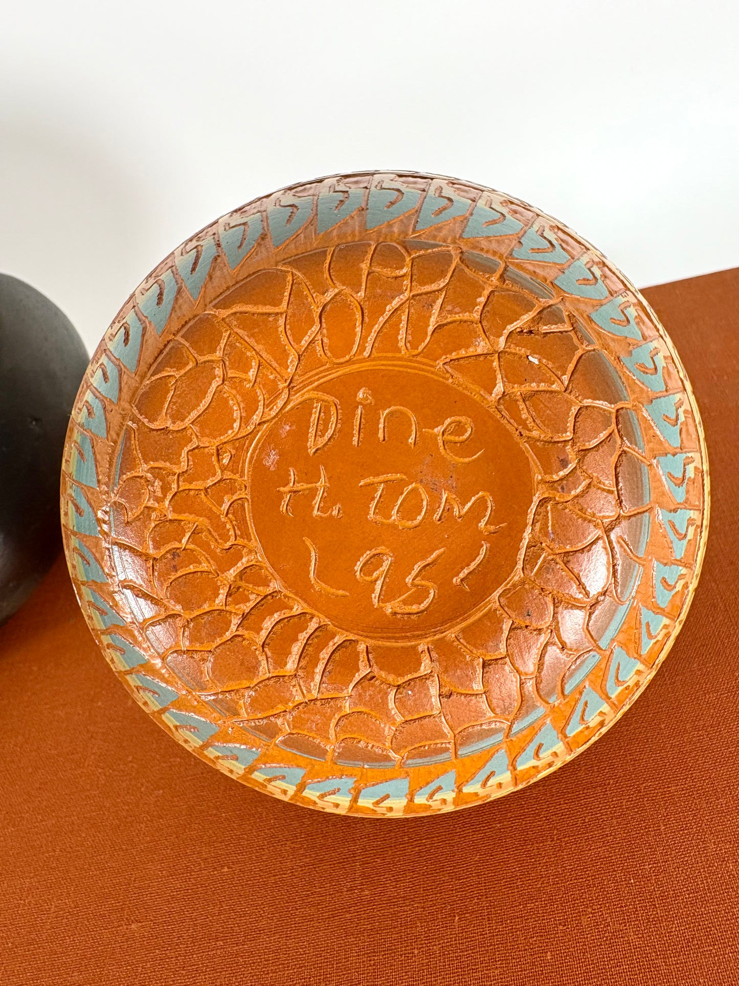 Handbemalte Native American Navajo Vase aus rotem Ton mit Signatur Dine Harrison Tom `95