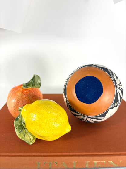 Southwestern Native American Acoma Keramikvase mit feinem Linienmuster