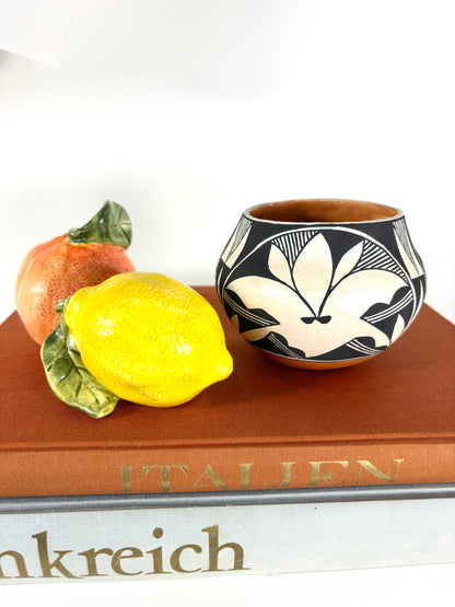 Southwestern Native American Acoma Keramikvase mit feinem Linienmuster