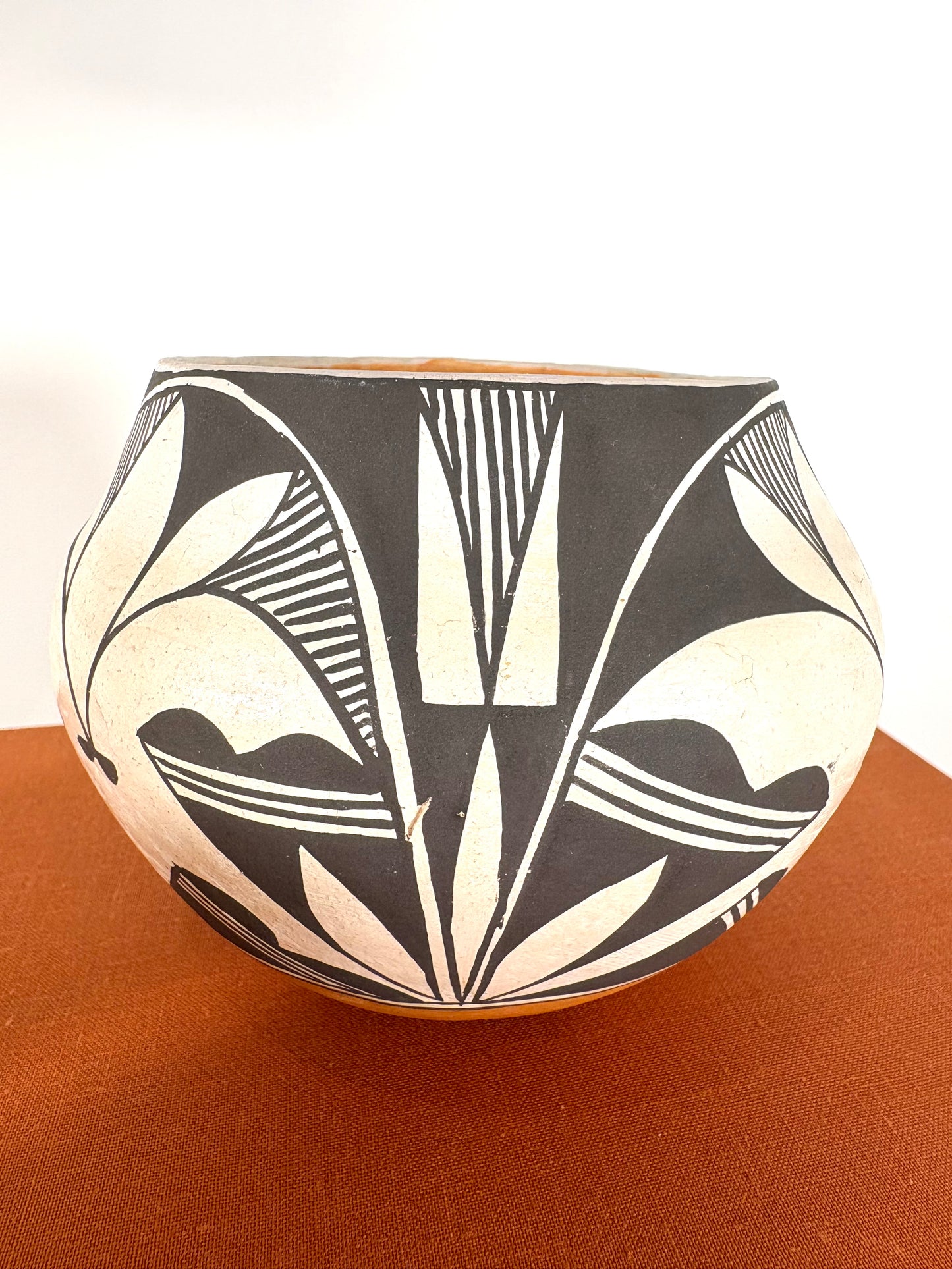 Southwestern Native American Acoma Keramikvase mit feinem Linienmuster