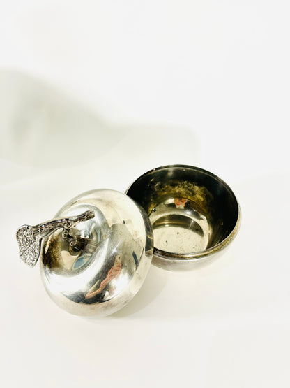 Versilberte Dose in Apfelform mit detaillierten Blattwerk, Italien 1970er Jahre