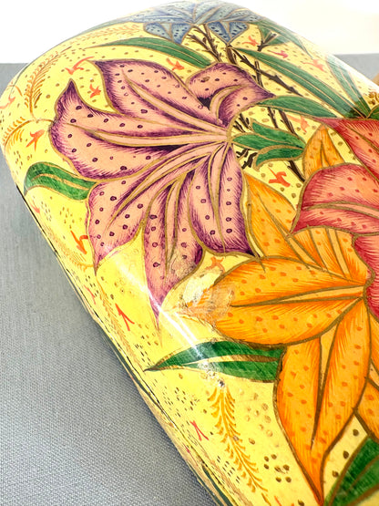Handbemalte Schmuckschachtel mit Deckel aus lackiertem Kashmiri-Pappmaché mit floralen Muster