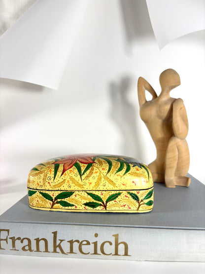 Handbemalte Schmuckschachtel mit Deckel aus lackiertem Kashmiri-Pappmaché mit floralen Muster