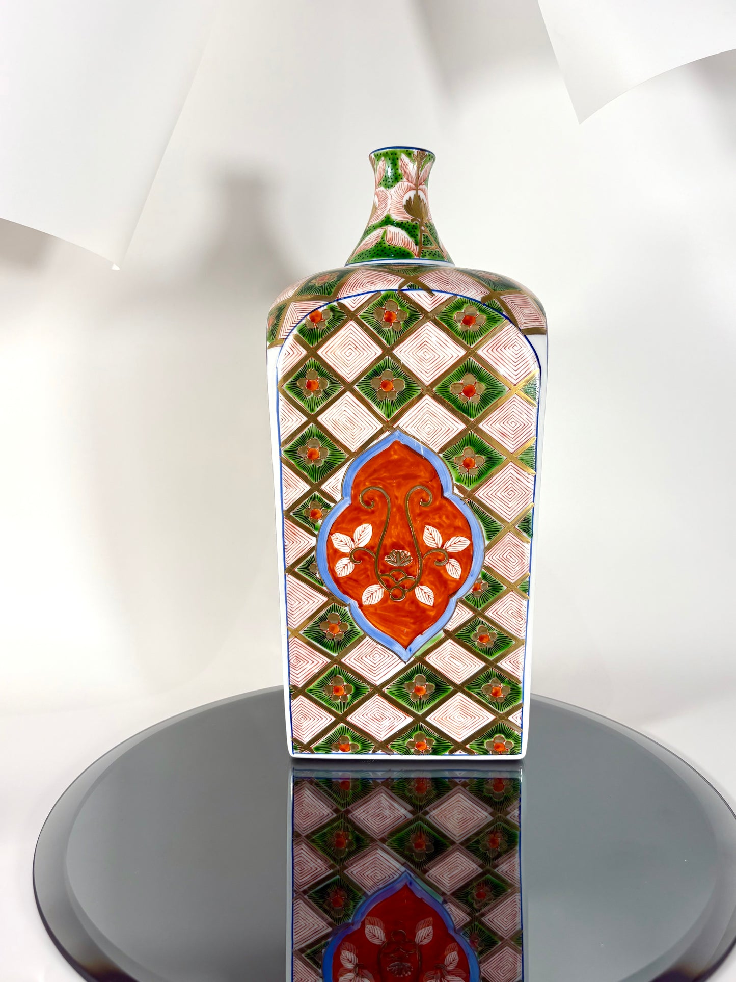 Große handbemalte Chinesische Flaschenvase aus Porzellan mit Signatur