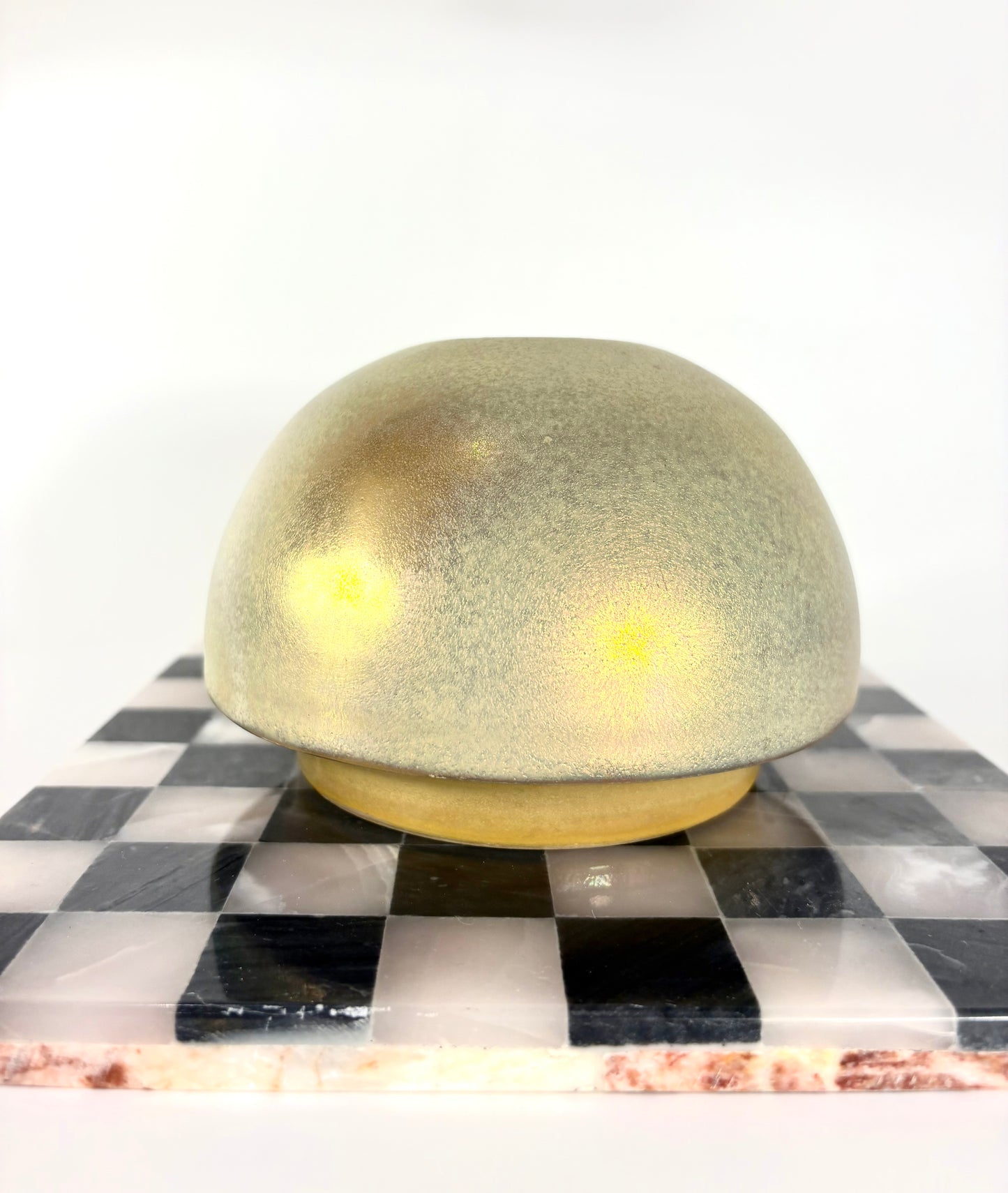 Signierte Vase in gold, design by Joke Stroes für Mobach Utrecht Holland