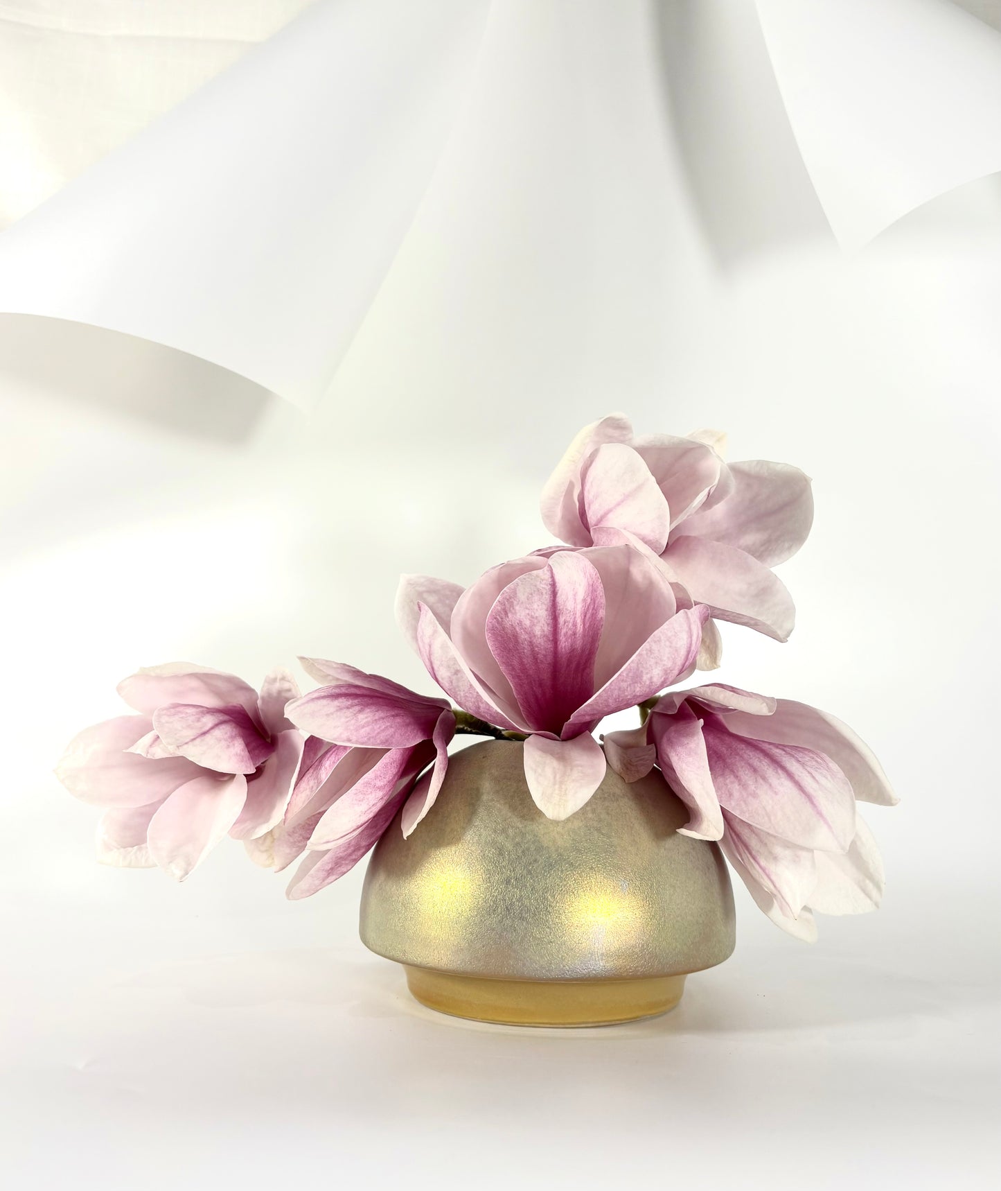 Signierte Vase in gold, design by Joke Stroes für Mobach Utrecht Holland