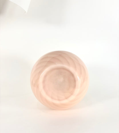 Rosa Murano Venini Swirl Vase mit Wellenrand, Lattimo Filigrana Italy 1970er