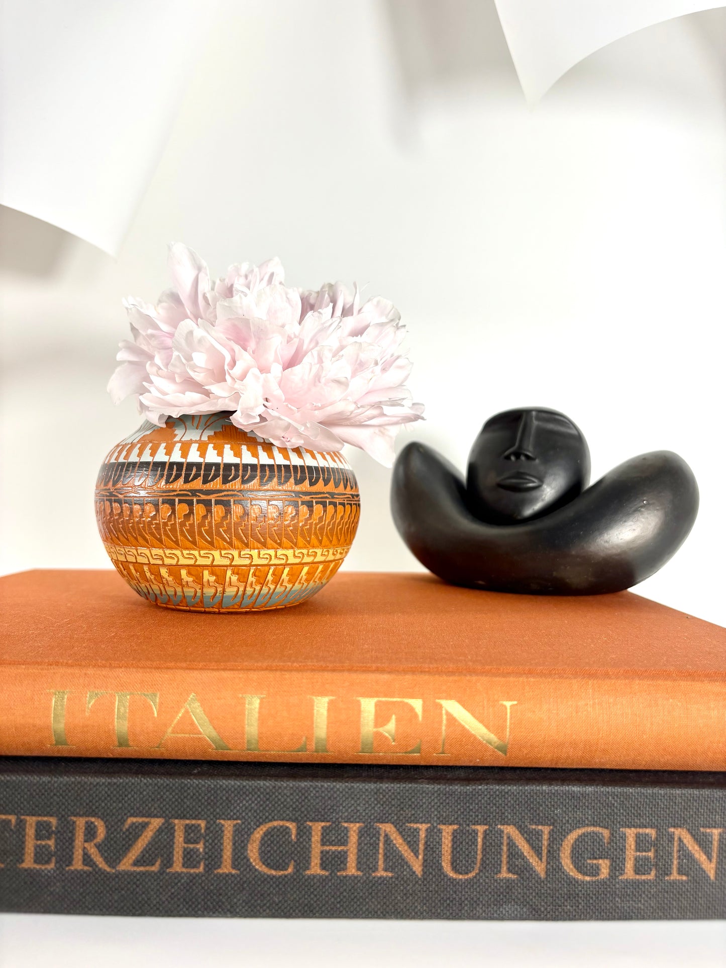 Handbemalte Native American Navajo Vase aus rotem Ton mit Signatur Dine Harrison Tom `95