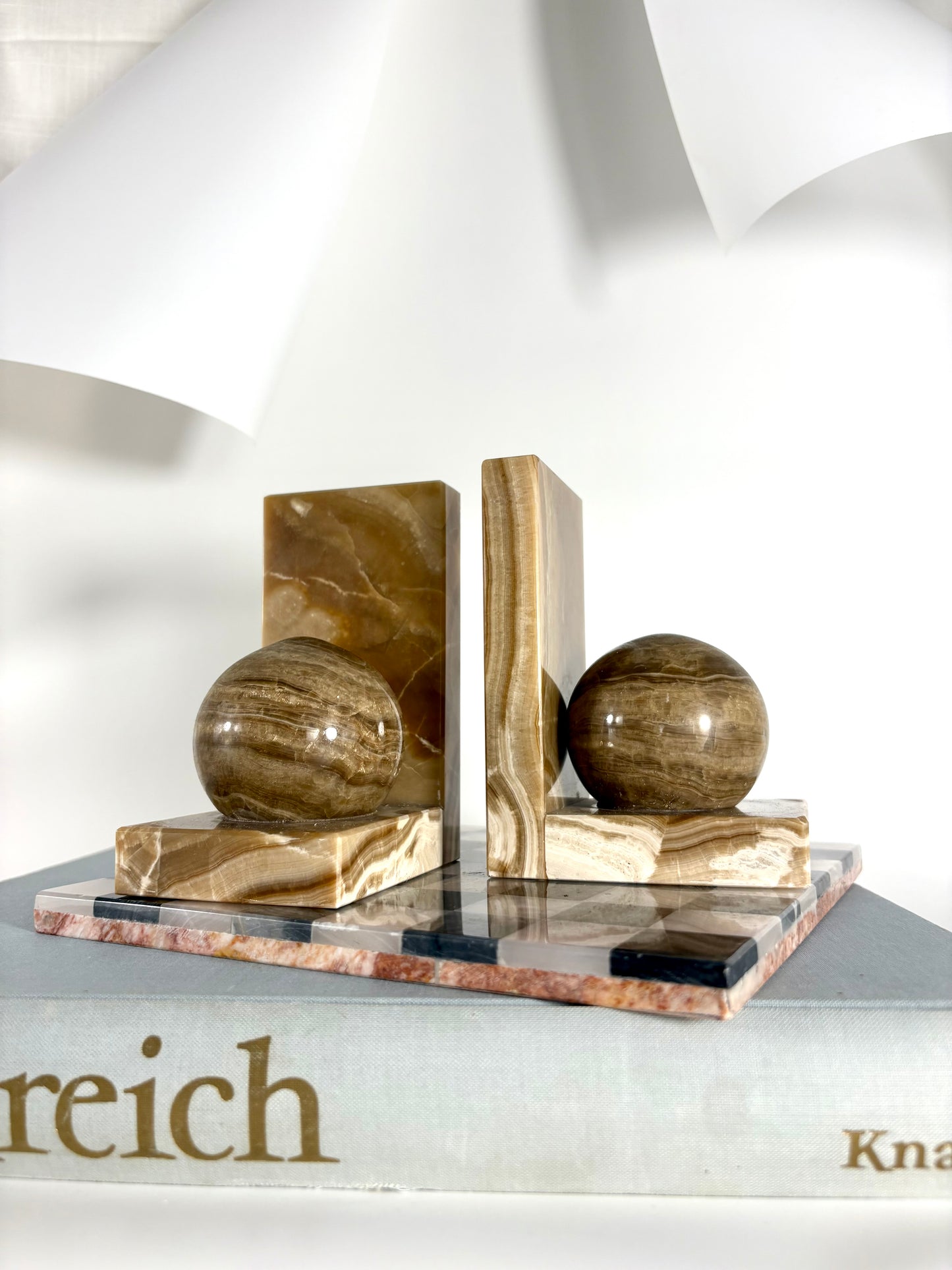 Geometrische Mid Century Buchstützen aus Naturstein Onyx-Marmor (2er Set)