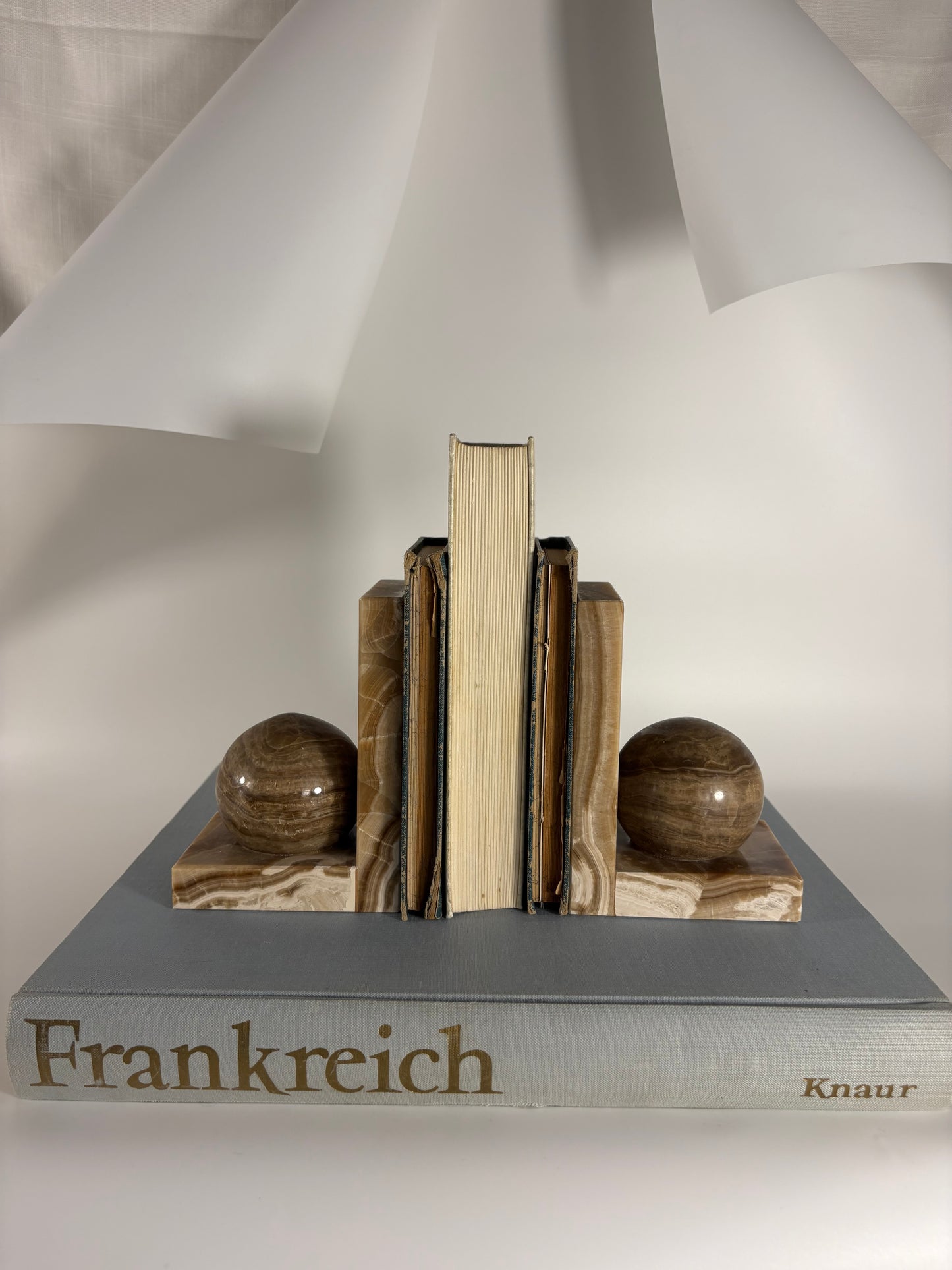 Geometrische Mid Century Buchstützen aus Naturstein Onyx-Marmor (2er Set)