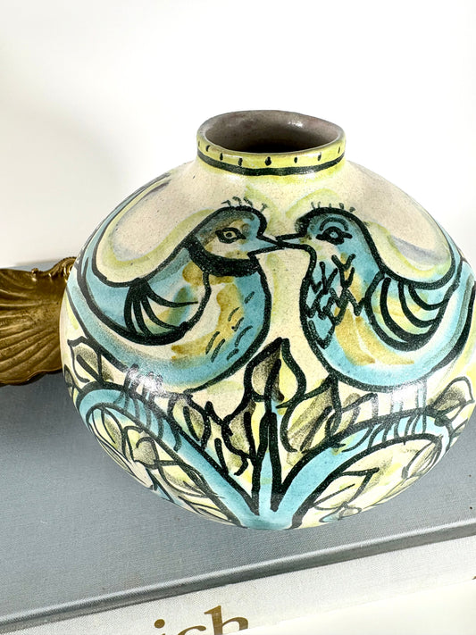 Große Keramikvase im Stil der Qajar-Dynastie aus Persien mit Vögeln und floralen Elementen, spätes 19. Jh.