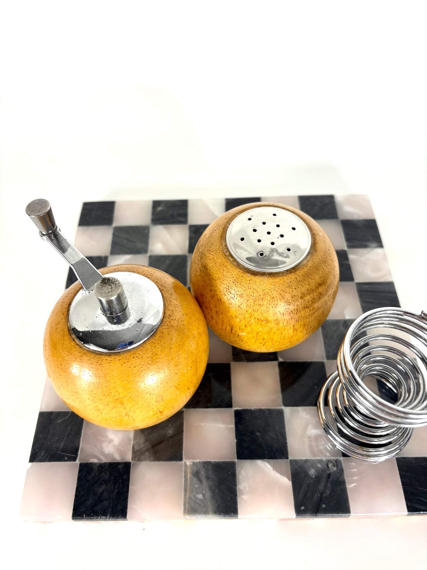 Vintage Salzstreuer & Pfeffermühle mit Griff aus Birkenholz und Chrom, C.T.F.