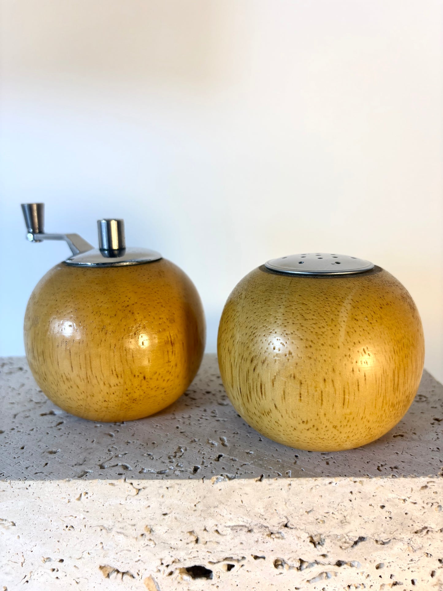 Vintage Salzstreuer & Pfeffermühle mit Griff aus Birkenholz und Chrom, C.T.F.