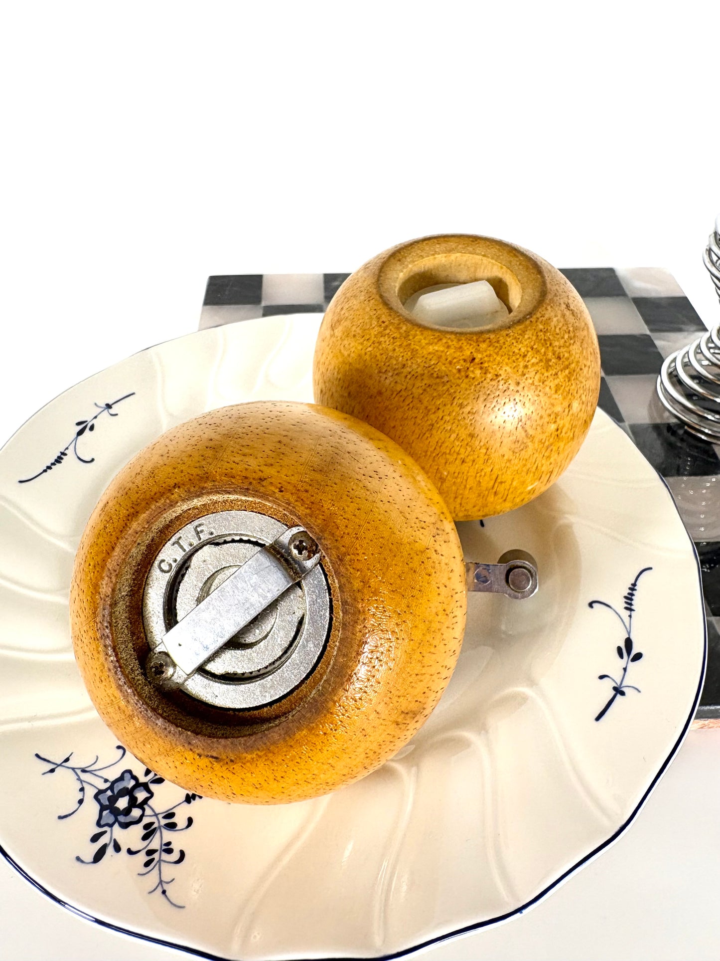 Vintage Salzstreuer & Pfeffermühle mit Griff aus Birkenholz und Chrom, C.T.F.