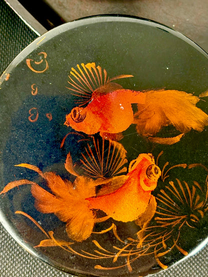 Set aus Lackdosen mit handgemalten Goldfischmotiven und Serviertablett, Vietnam